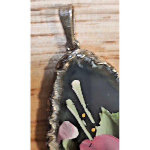Agate Disc Pendant with Flower Painting Handcrafted - Picture 5 of 6